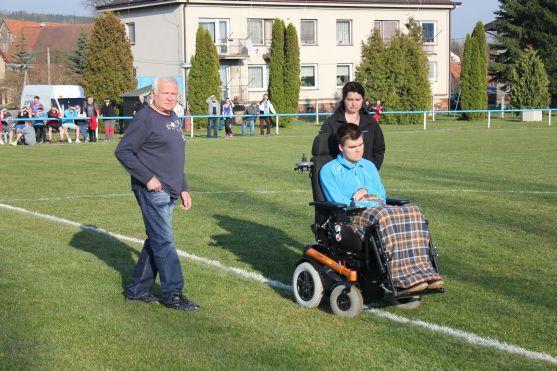 Fotbalisté Hejtmánkovic obdarovali Martina Rozuma. A vzápětí rozstříleli Meziměstí