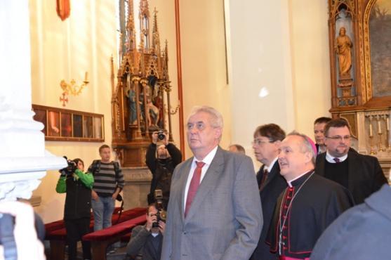 První den své návštěvy v kraji putoval prezident Miloš Zeman po Hradci Králové