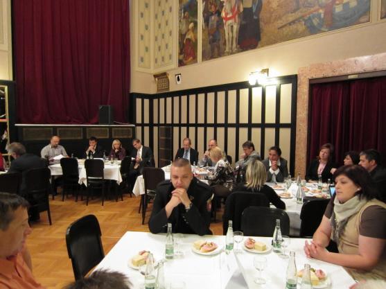 Starostové Náchodska žádají poslance a senátory zvolené za Královéhradecký kraj, aby zařadili řešení problematiky nepřizpůsobivých občanů mezi své současné priority