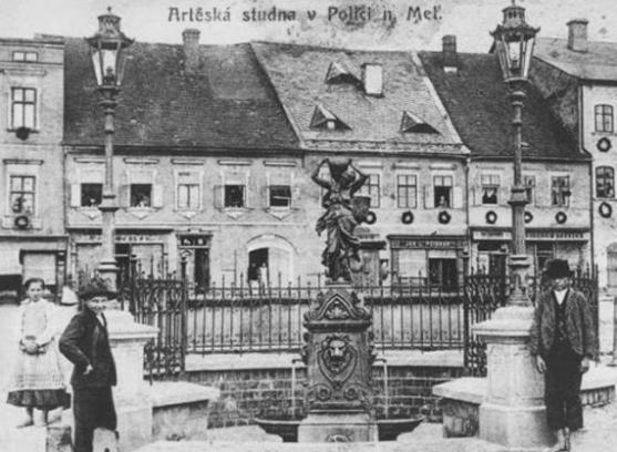 Julinka opravuje Julinku