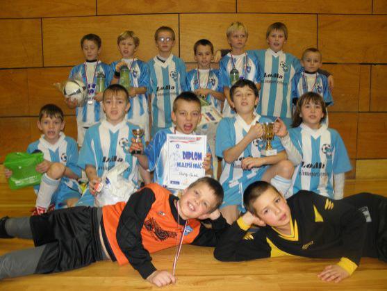 Fotbalová starší přípravka Slovanu Broumov zvítězila na turnajích v Hronově a v České Skalici