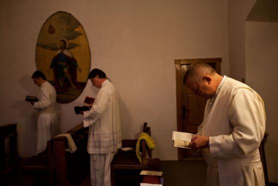 Nový želivský opat převzal požehnání z rukou královéhradeckého biskupa