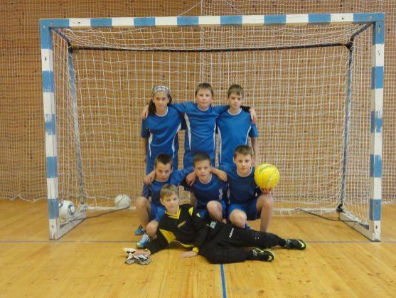 Desátý ročník fotbalového turnaje O pohár 17. listopadu vyhrála broumovská Hradebka. Už po sedmé