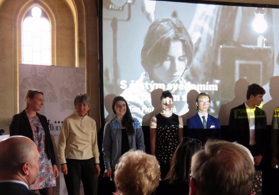 "Žádná totalita nemůže vzniknout a následně existovat, pokud ji svým tichým souhlasem netoleruje většina," to jsou úvodní slova vítězného příběhu Ester Hadašové