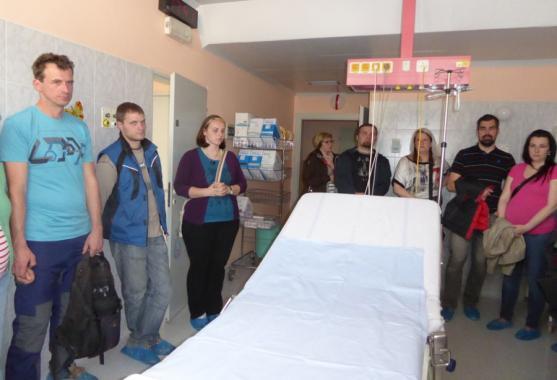 Ve všech porodnicích Královéhradeckého kraje může otec k porodu bez poplatku