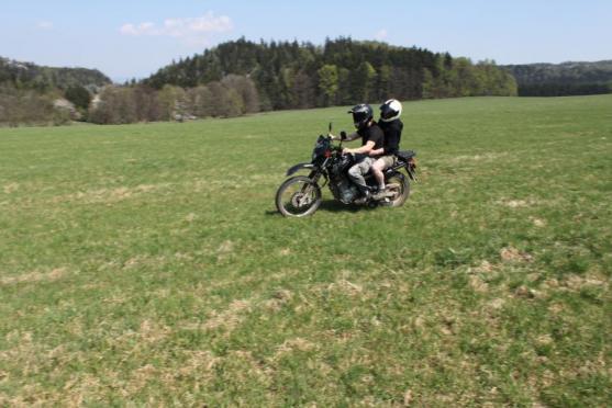 Nárůst problémů s nelegálním motokrosem v Chráněné krajinné oblasti Broumovsko