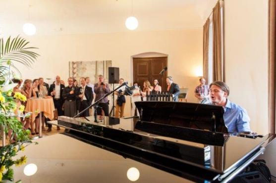 Aukce Dobročinného večera pro Broumovsko vynesla 320 tisíc korun