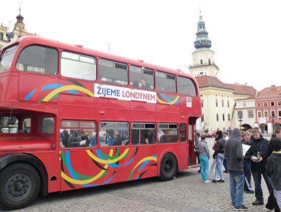 Doubledecker, symbol olympijského Londýna, dnes přijede do Náchoda