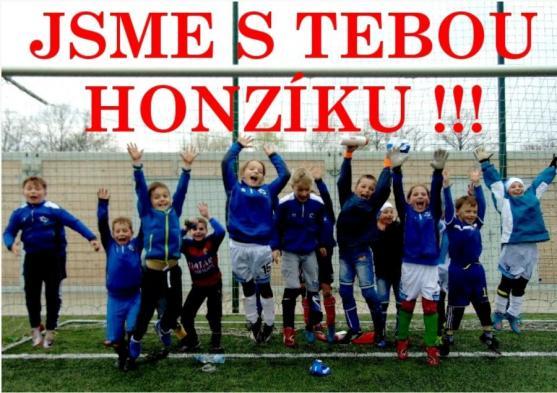 Z broumovského fotbalového stadionu zní sborové: Honzíku, bojuj!