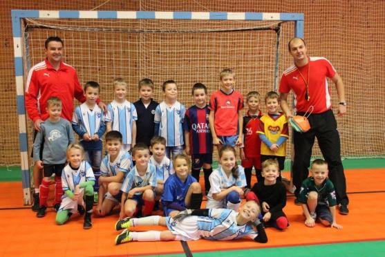 Fotbalová přípravka Slovanu Broumov strávila nedělní dopoledne s Létajícími trenéry