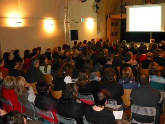 Obnova historických náhrobků broumovského hřbitova byla prezentována na Vyšehradě