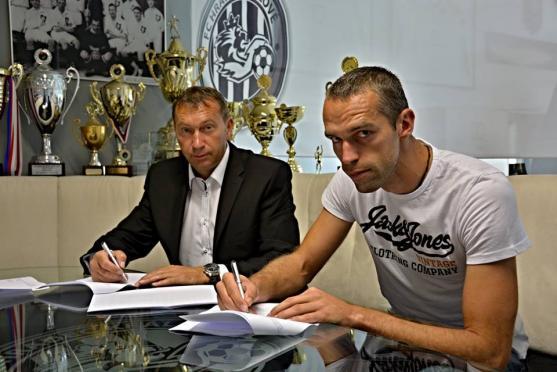 Broumovský Pavel Krmaš přestoupil z německého Freiburgu do Hradce Králové