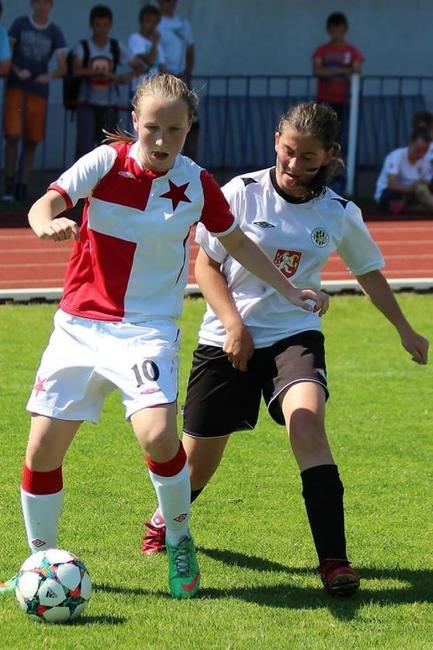 Sára Grimová z Broumova se s týmem FC Hradec Králové stala Mistrem České republiky