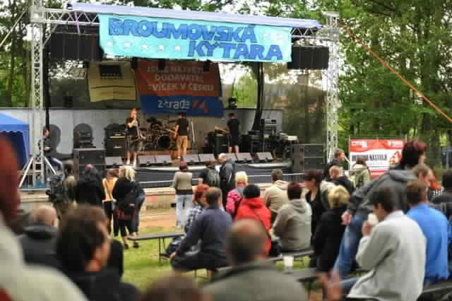 Broumovská kytara na fotografiích Jana Záliše