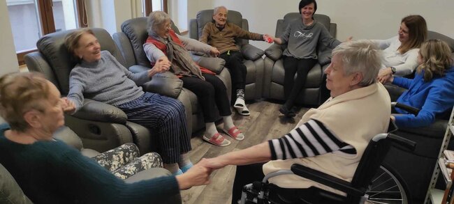 Přijít mezi lidi a obyčejně si popovídat