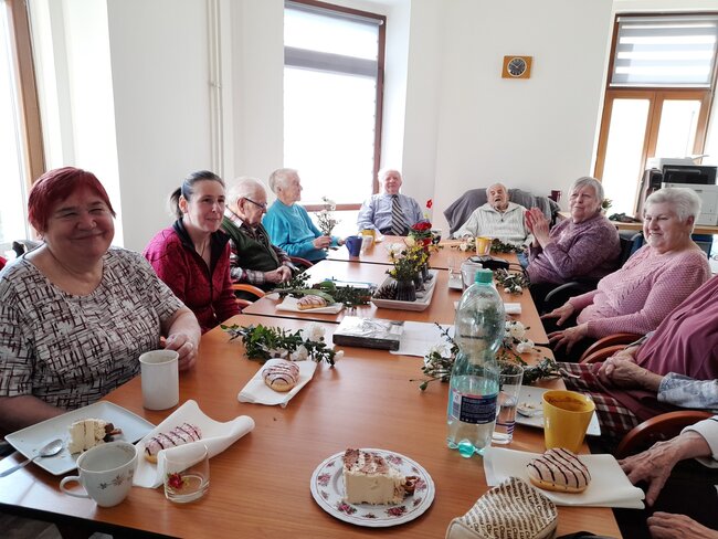 Přijít mezi lidi a obyčejně si popovídat