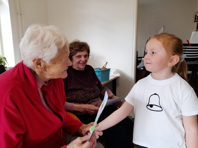 Přijít mezi lidi a obyčejně si popovídat