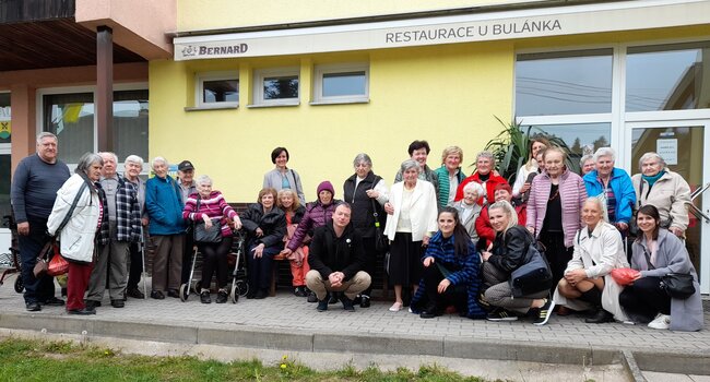 Přijít mezi lidi a obyčejně si popovídat