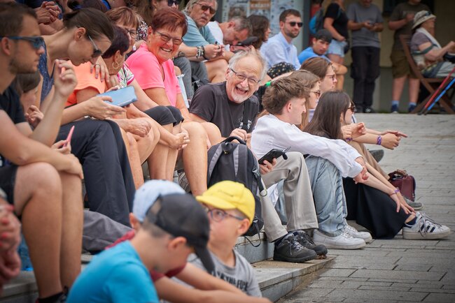 V boxu i ve dvoře. Začal Jiráskův Hronov