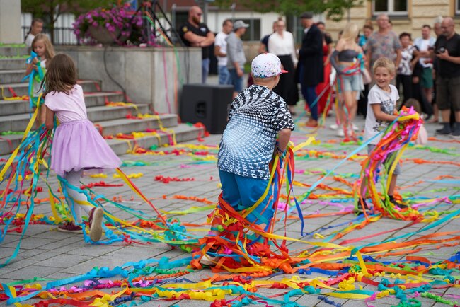 V boxu i ve dvoře. Začal Jiráskův Hronov