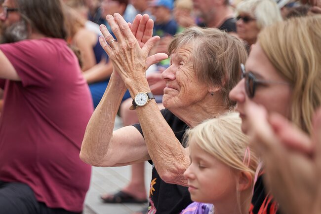 V boxu i ve dvoře. Začal Jiráskův Hronov