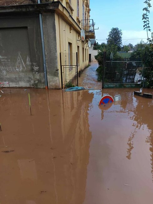 Na Stěnavě je extrémní povodeň. Hasiči evakuovali sto lidí