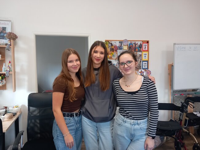 Studenti gymnázia začali s pravidelnými návštěvami ve stacionáři Stěnava