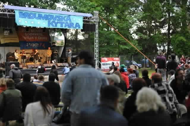 Broumovská kytara na fotografiích Jana Záliše