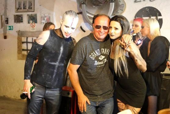 Do Edenu vtrhla parta německých nahých dračic Grausame Töchter