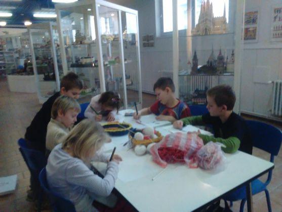 Muzeum papírových modelů nabízí školním skupinám velikonoční dílny