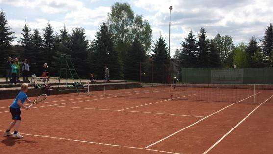 Na tenisových kurtech v Broumově byla zahájena letní sezóna