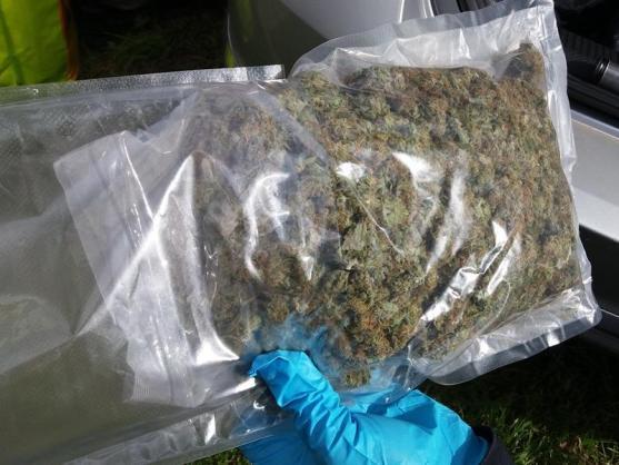 Místo rezervního kola Polák převážel pytle s marihuanou