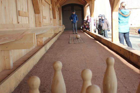 V broumovském klášterním kuželníku už se opět koulí