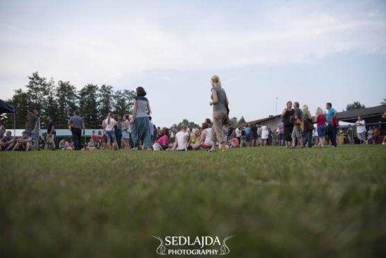 Mňága a Žďorp zahrála v Otovicích dobrovolníkům i stovkám místních 