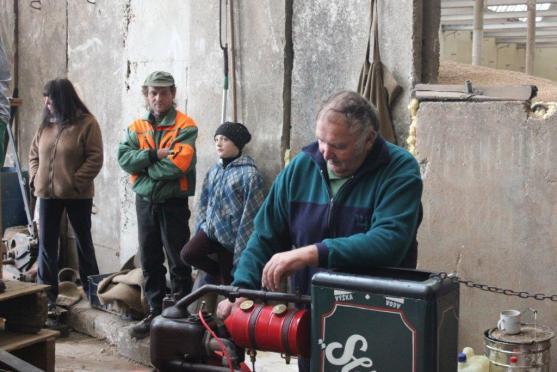 V Martínkovicích se mlátilo obilí postaru