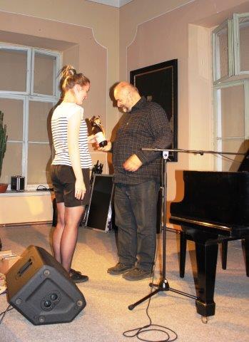 Jan Burian přivezl oddechové pásmo básní, fejetonů, historek i písní 