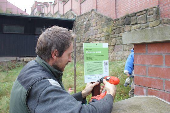 Nová naučná stezka upozorňuje na geologické fenomény Broumovska