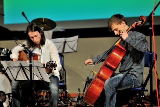 Studenti Gymnázia Broumov hráli pro žáky základních škol 