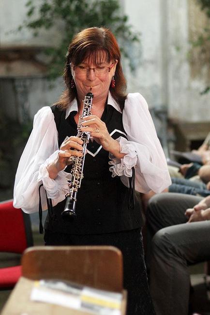 V Heřmánkovicích lidé tleskali hudbě a obdivovali opravené okolí kostela