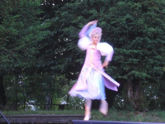 Klavírní koncert a vystoupení baletek v klášterní Zahradě*