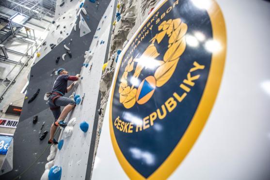 Na lezecké stěně polygonu ve Velkém Poříčí se soutěžilo o titul mistra HZS ČR