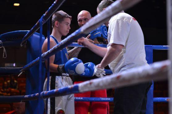 Fotogalerie a video z vítězného boxerského utkání Jakuba Šudy v pražském Hotelu Hilton