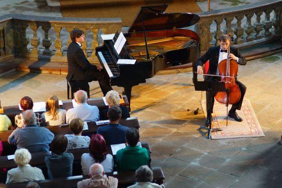 Violoncellistu Petra Špačka a klavíristu Miroslava Sekeru si poslechlo 280 lidí 