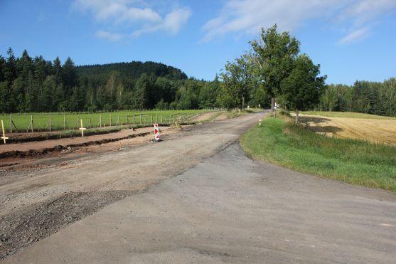 Stavební práce na silnici přes Pasa pokračují podle harmonogramu