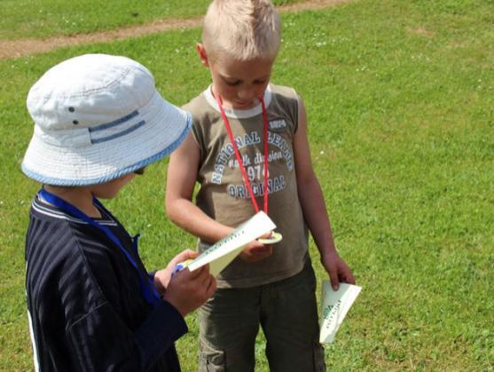 V Heřmánkovicích u Broumova uspořádali turistický pochod po úbočí Javořích hor