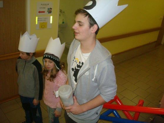 Do kasiček Tříkrálové sbírky se na Broumovsku v letošním roce vybralo téměř sto tisíc korun