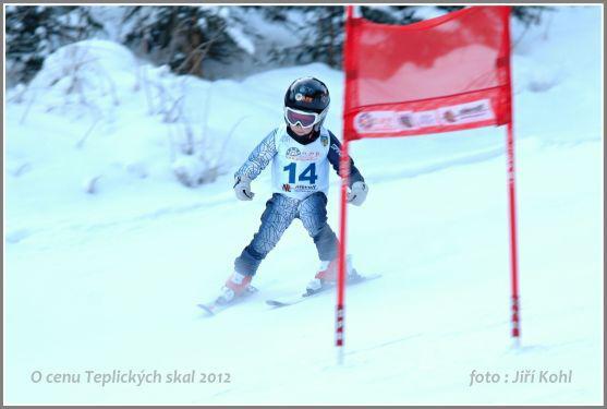 Závod v obřím slalomu žactva se v Teplicích nad Metují jel za osmnáctistupňového mrazu