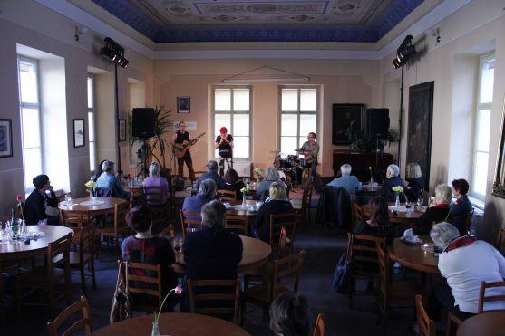 Energie Jany Koubkové strhla návštěvníky ArtCafé 