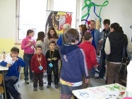 V Muzeu papírových modelů se svýmy výrobky soutěžili skauti