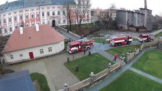 Hasiči si vyzkoušeli zásah v areálu broumovského kláštera